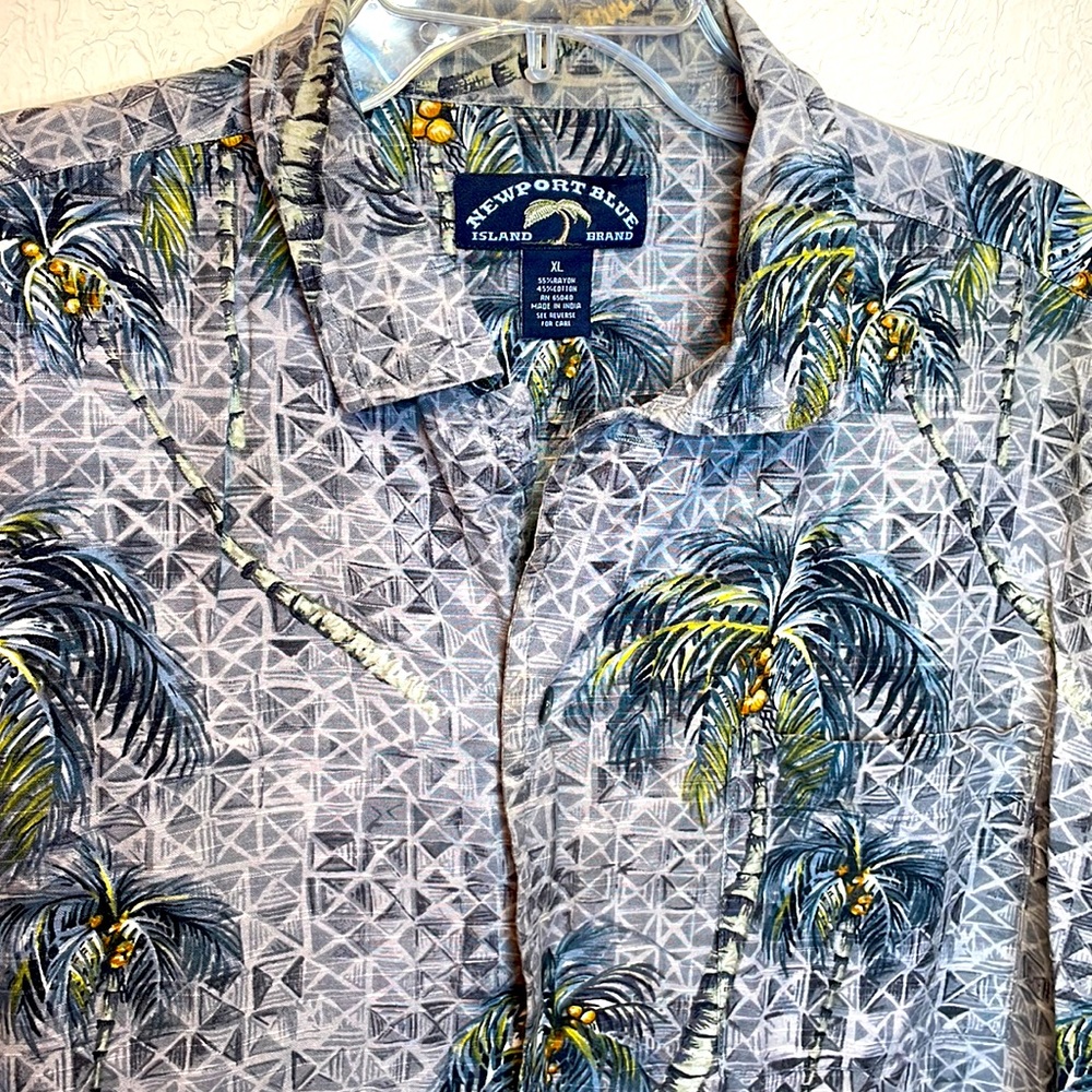 Newport Blue Island Brand Hawaiian Tropical Print Short Sleeve Shirt